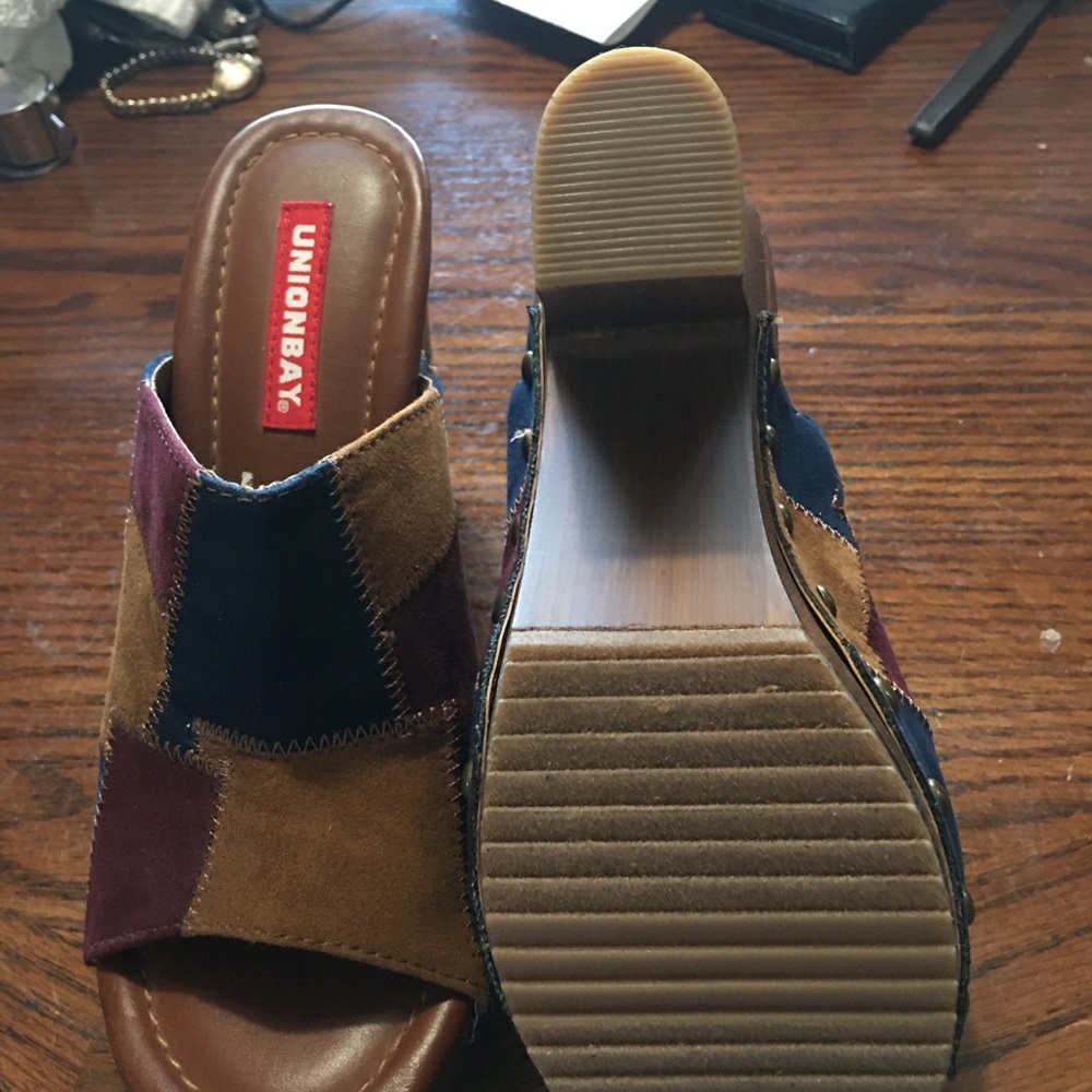 UNIONBAY Brown and Tan Mules with Chunky Platform Sole - Picture 3 of 6